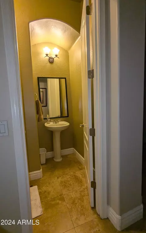Bath - 3212 E Constance Way, Phoenix, AZ 85042 photo 6 of 6