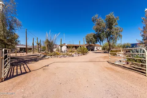 646 W Windsong St, Apache Junction, AZ 85120 photo 2