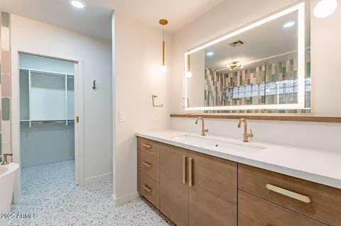 Bath - 1819 E Colter St, Phoenix, AZ 85016 photo 1 of 3