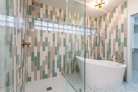 Bath - 1819 E Colter St, Phoenix, AZ 85016 photo 2 of 3