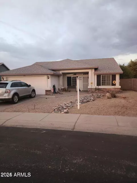 8956 W Tuckey Ln, Glendale, AZ 85305