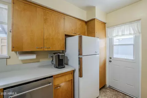Kitchen - 3015 N 8th Ave, Phoenix, AZ 85013 photo 8 of 9