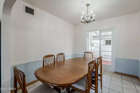 Dining - 3015 N 8th Ave, Phoenix, AZ 85013 photo 4 of 4