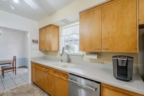 Kitchen - 3015 N 8th Ave, Phoenix, AZ 85013 photo 7 of 9