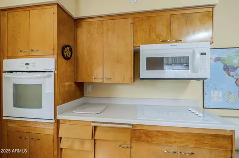 Kitchen - 3015 N 8th Ave, Phoenix, AZ 85013 photo 9 of 9