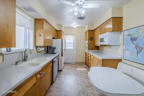 Kitchen - 3015 N 8th Ave, Phoenix, AZ 85013 photo 3 of 9
