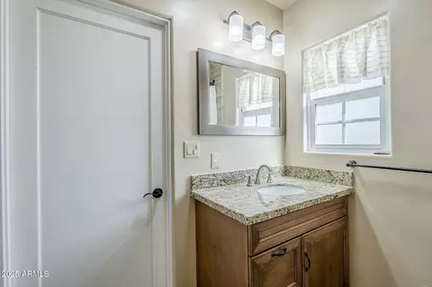 Bath - 3015 N 8th Ave, Phoenix, AZ 85013 photo 5 of 6