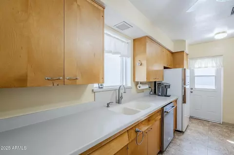 Kitchen - 3015 N 8th Ave, Phoenix, AZ 85013 photo 5 of 9