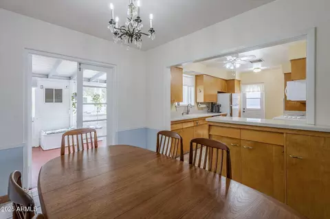Dining - 3015 N 8th Ave, Phoenix, AZ 85013 photo 2 of 4
