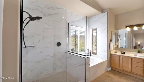 Bath - 1302 E Voltaire Ave, Phoenix, AZ 85022 photo 2 of 5