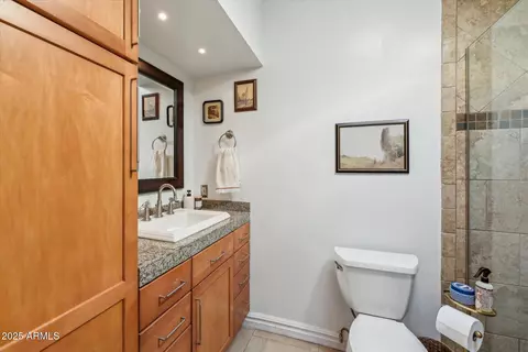 Bath - 2540 E Amelia Ave, Phoenix, AZ 85016 photo 1 of 2