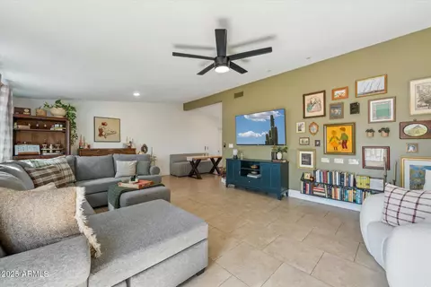 Living - 2540 E Amelia Ave, Phoenix, AZ 85016 photo 2 of 3