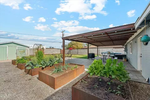 Exterior - 2540 E Amelia Ave, Phoenix, AZ 85016 photo 3 of 5