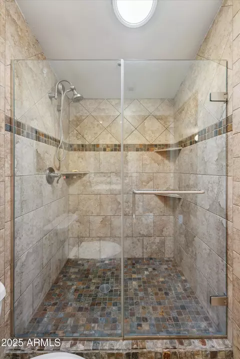 Bath - 2540 E Amelia Ave, Phoenix, AZ 85016 photo 2 of 2