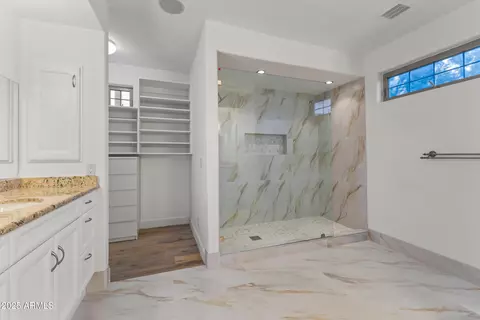 Bath - 302 W Stella Ln, Phoenix, AZ 85013 photo 5 of 8
