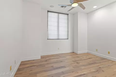 Bedroom - 302 W Stella Ln, Phoenix, AZ 85013 photo 1 of 5