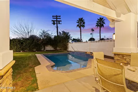 Exterior - 302 W Stella Ln, Phoenix, AZ 85013 photo 2 of 11