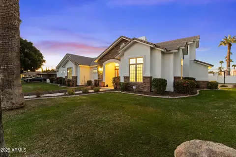 Exterior - 302 W Stella Ln, Phoenix, AZ 85013 photo 11 of 11