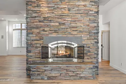 Living - 302 W Stella Ln, Phoenix, AZ 85013 photo 4 of 6