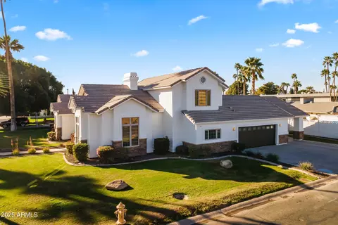 Exterior - 302 W Stella Ln, Phoenix, AZ 85013 photo 4 of 11