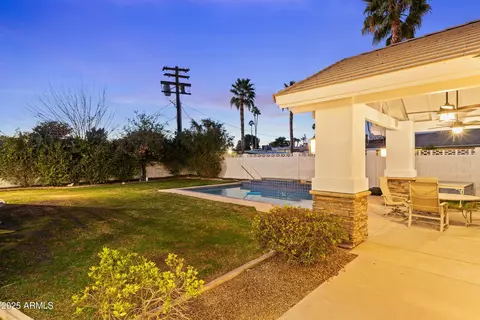 Exterior - 302 W Stella Ln, Phoenix, AZ 85013 photo 9 of 11