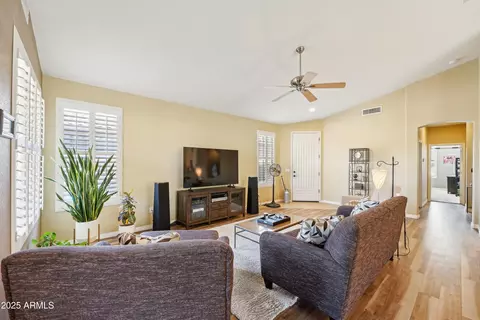 1013 S Hazel Ct, Gilbert, AZ 85296 photo 4