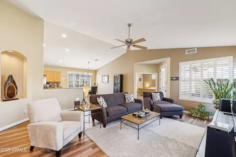 1013 S Hazel Ct, Gilbert, AZ 85296 photo 5