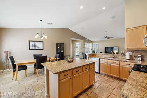 1013 S Hazel Ct, Gilbert, AZ 85296 photo 10
