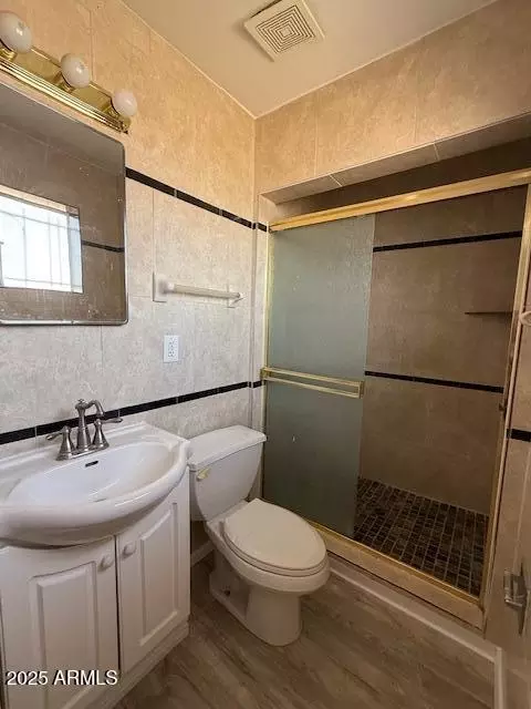 Bath - 1950 E Wier Ave, Phoenix, AZ 85040 photo 4 of 5