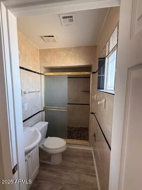 Bath - 1950 E Wier Ave, Phoenix, AZ 85040 photo 3 of 5