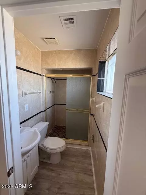 Bath - 1950 E Wier Ave, Phoenix, AZ 85040 photo 2 of 5