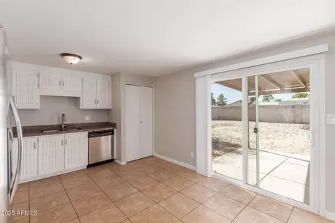 Kitchen - 13232 N 40th Pl, Phoenix, AZ 85032 photo 1 of 3