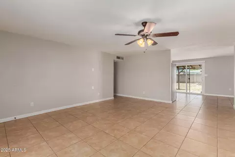 Living - 13232 N 40th Pl, Phoenix, AZ 85032 photo 2 of 5