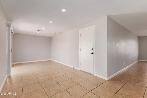 Living - 13232 N 40th Pl, Phoenix, AZ 85032 photo 4 of 5