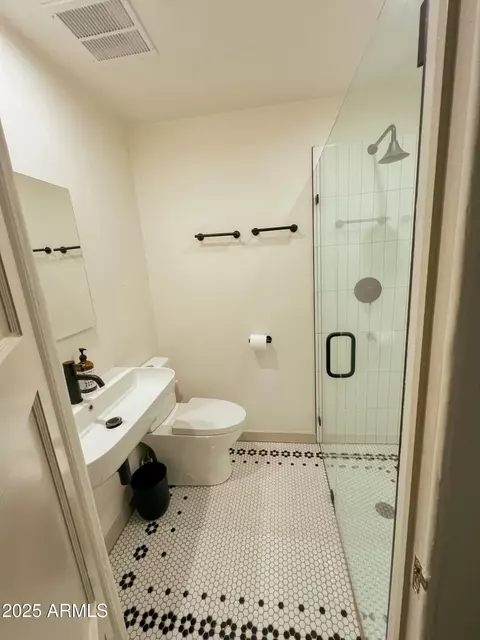 Bath - 102 W Washington Ave, Gilbert, AZ 85233 photo 1 of 2
