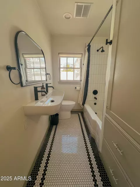 Bath - 102 W Washington Ave, Gilbert, AZ 85233 photo 2 of 2