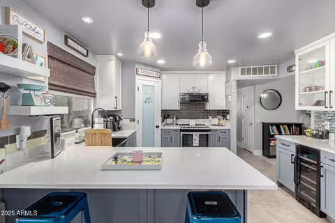 Kitchen - 2328 W Echo Ln, Phoenix, AZ 85021 photo 4 of 5
