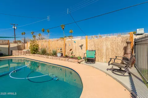 Exterior - 2328 W Echo Ln, Phoenix, AZ 85021 photo 7 of 10
