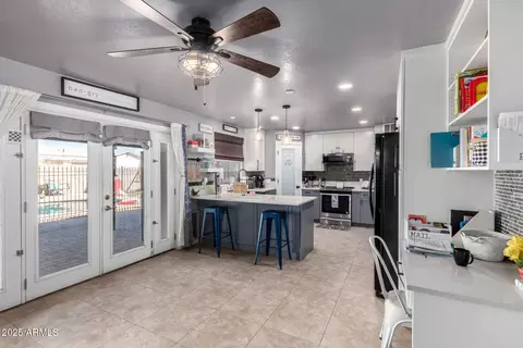 Kitchen - 2328 W Echo Ln, Phoenix, AZ 85021 photo 5 of 5