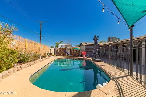 Exterior - 2328 W Echo Ln, Phoenix, AZ 85021 photo 9 of 10