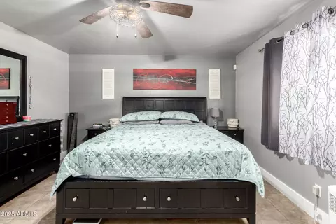 Bedroom - 2328 W Echo Ln, Phoenix, AZ 85021 photo 2 of 5