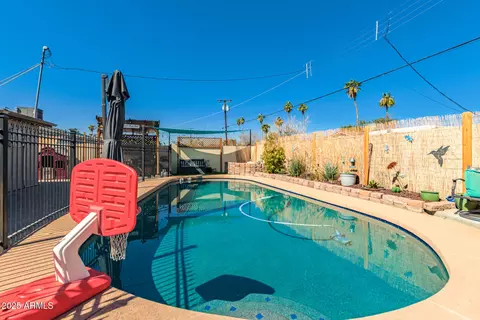 Exterior - 2328 W Echo Ln, Phoenix, AZ 85021 photo 6 of 10