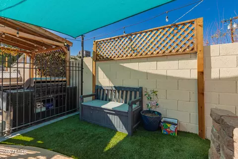Exterior - 2328 W Echo Ln, Phoenix, AZ 85021 photo 10 of 10