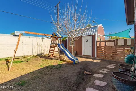 Exterior - 2328 W Echo Ln, Phoenix, AZ 85021 photo 5 of 10