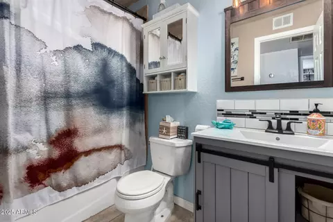 Bath - 2328 W Echo Ln, Phoenix, AZ 85021 photo 2 of 2