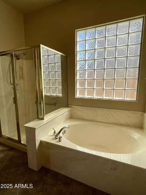 Bath - 2206 W Eagle Feather Rd, Phoenix, AZ 85085 photo 2 of 5