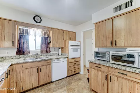 Kitchen - 6033 E Colby St, Mesa, AZ 85205 photo 4 of 4