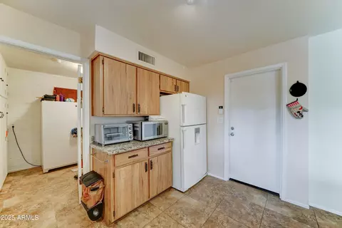 Kitchen - 6033 E Colby St, Mesa, AZ 85205 photo 3 of 4