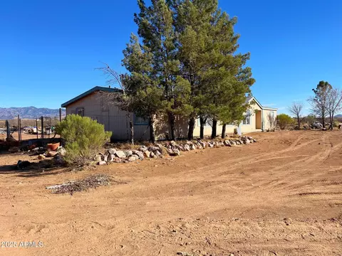 8877 E Night Owl Trl, Pearce, AZ 85625