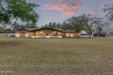 7747 W Acoma Dr, Peoria, AZ 85381
